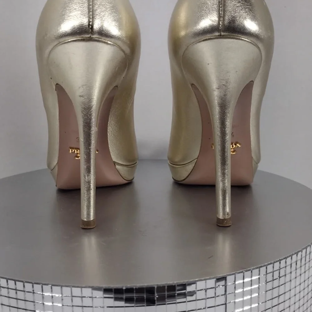 Prada Women's Gold Peep-Toe Heels pre owned Exellent condition size 8.5